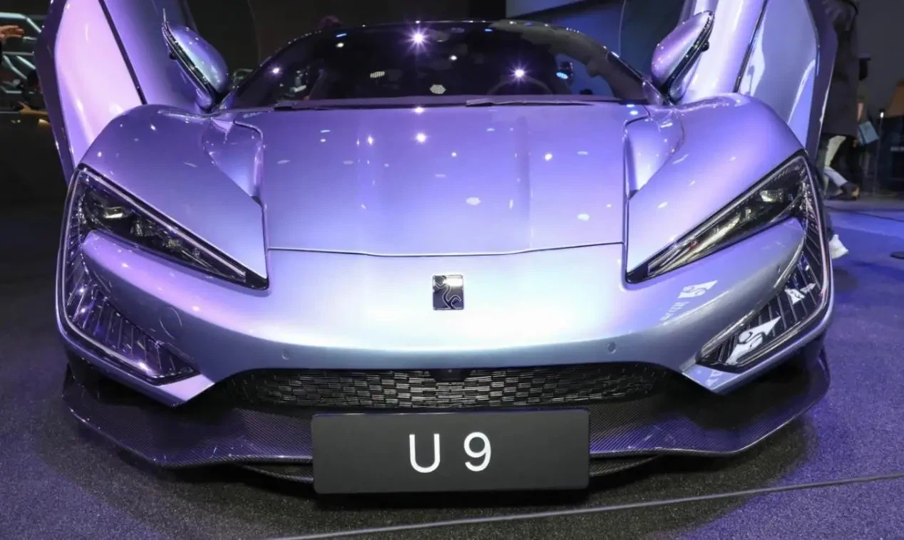 Yangwang U9, yüksek performanslı karbon fiber yükseltme kitini başlattı